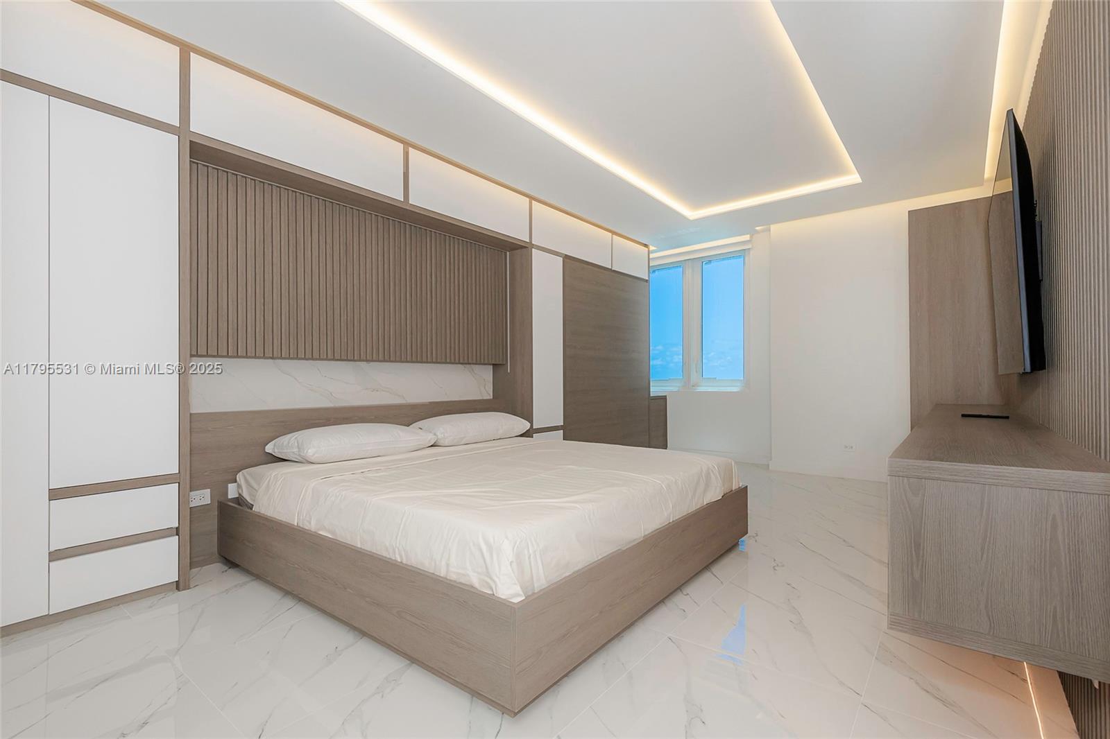 RONEY PALACE CONDO - Residential Lease