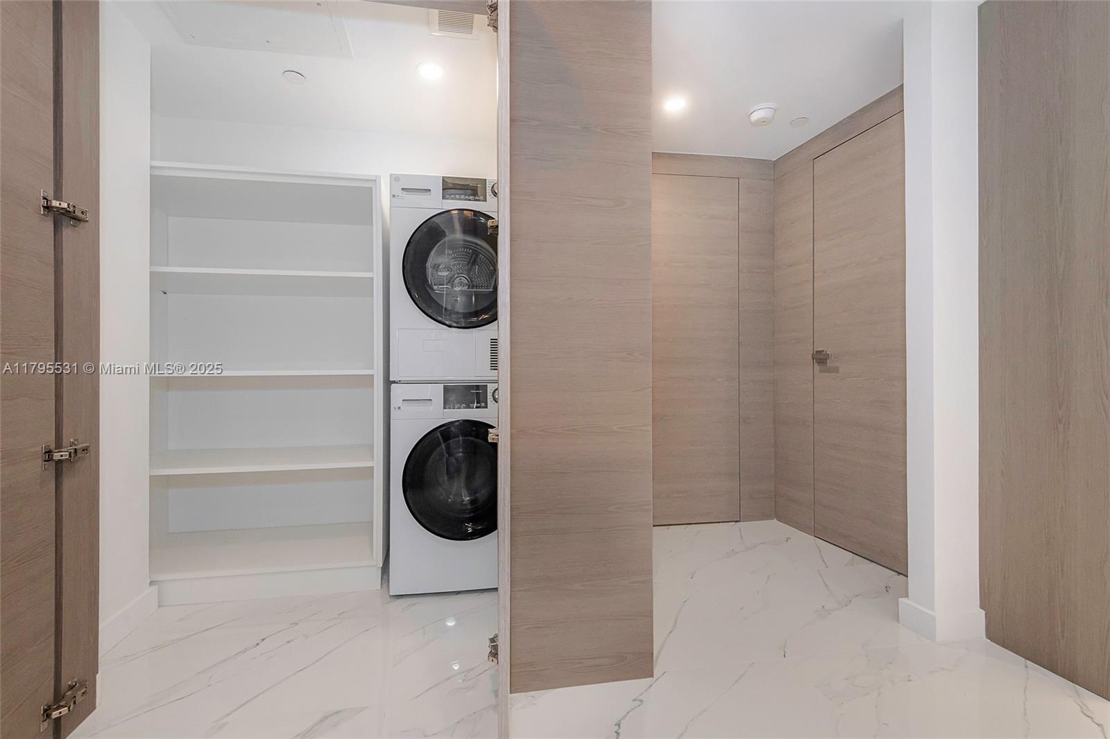 RONEY PALACE CONDO - Residential Lease