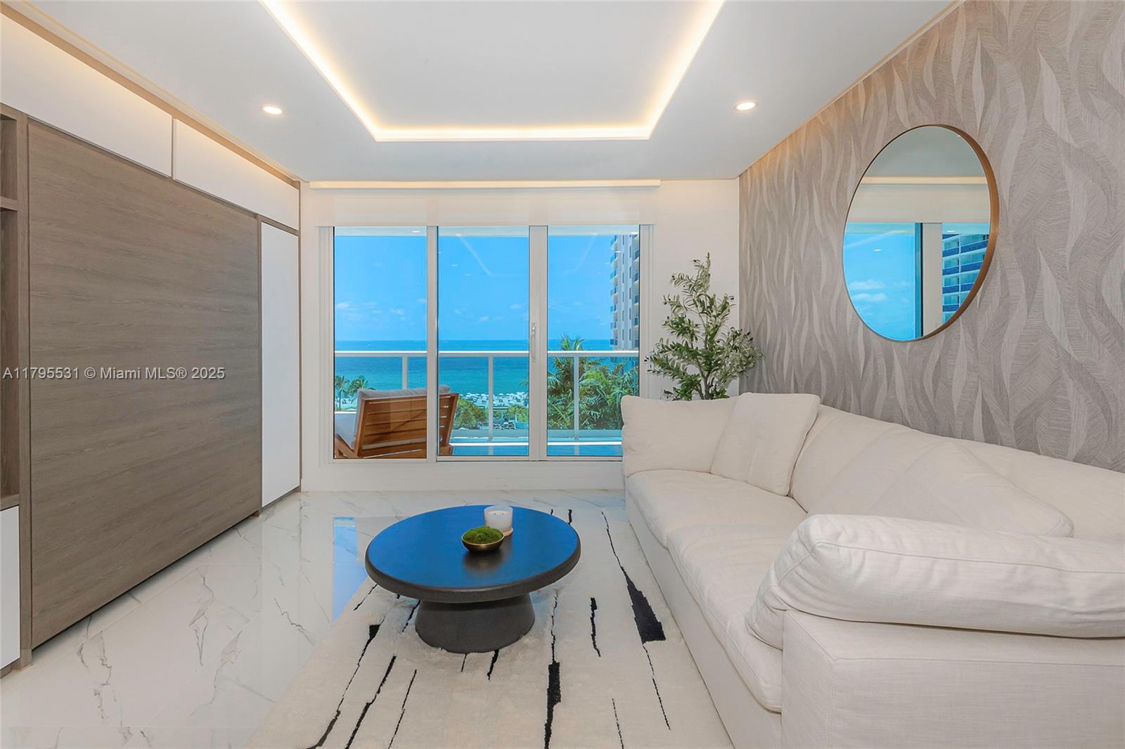 2301 Collins Ave 825