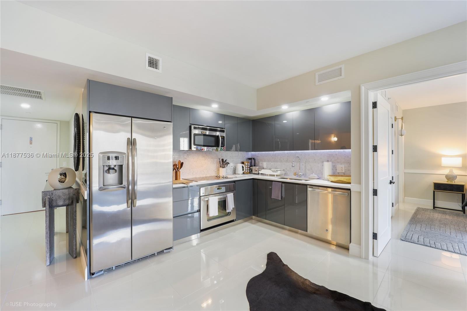 31 SE 6th St 2207