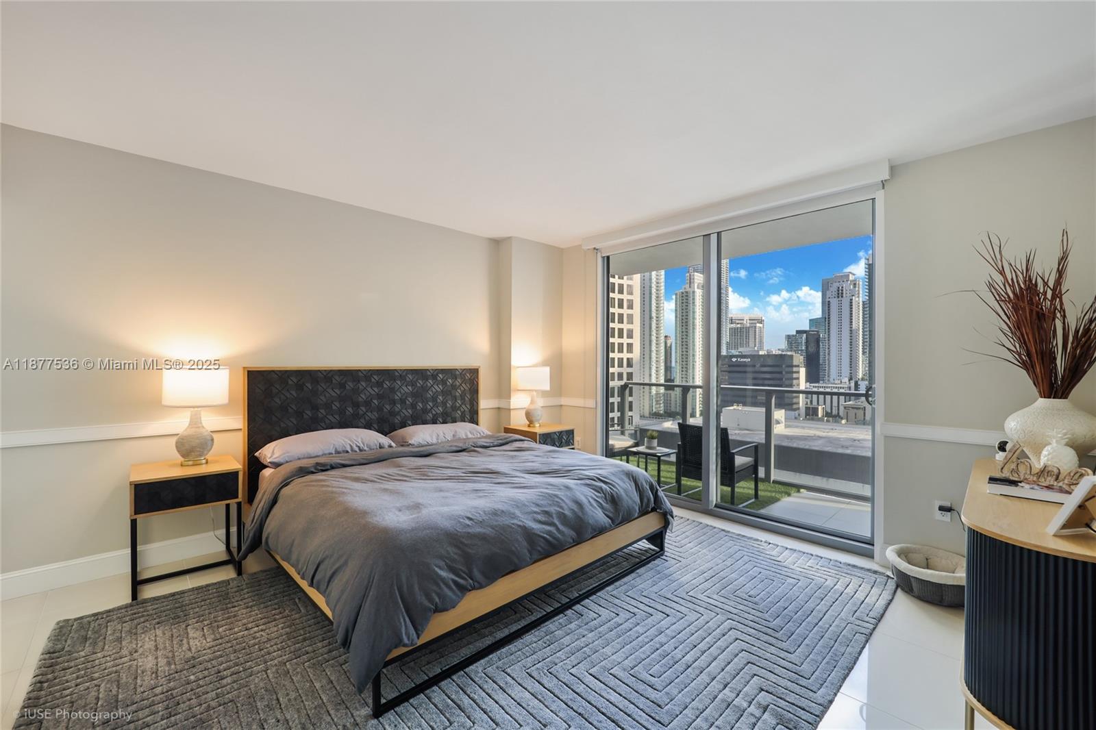 31 SE 6th St 2207