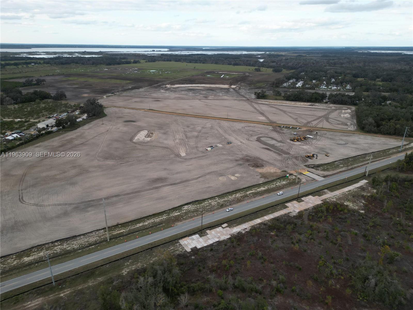 9915 County Rd 44. Leesburg