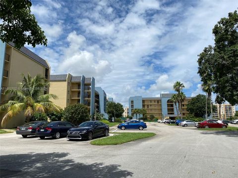 Condominium in West Palm Beach FL 2820 Tennis Club Dr Dr.jpg