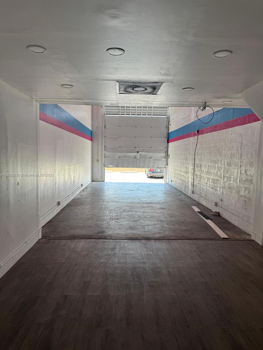 This ±1,350 Sq.Ft. industrial warehouse-office unit in Doral Flex II Condominium offers functionality and accessibility. Features include a 10’ x 12’ street-level roll-up door, ±20' clear ceiling height, two assigned parking spaces, a second-floor office with a new A/C unit cooling both office and warehouse, one first-floor bathroom, and LED lighting. Additional highlights: 110V/220V power, Twin-T concrete roof, hurricane-resistant door and windows. Well maintained and ready for occupancy. Excellent connectivity to SR 826, SR 836, and Florida’s Turnpike. Ideal for distribution, light manufacturing, or logistics.