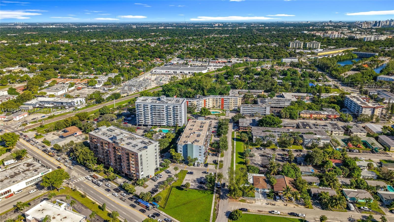 THREE HORIZONS EAST CONDO - Residential
