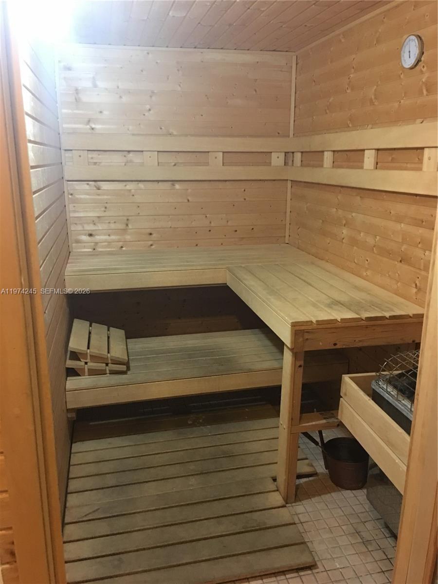 CARIBBEAN HOUSE CONDO - Residential