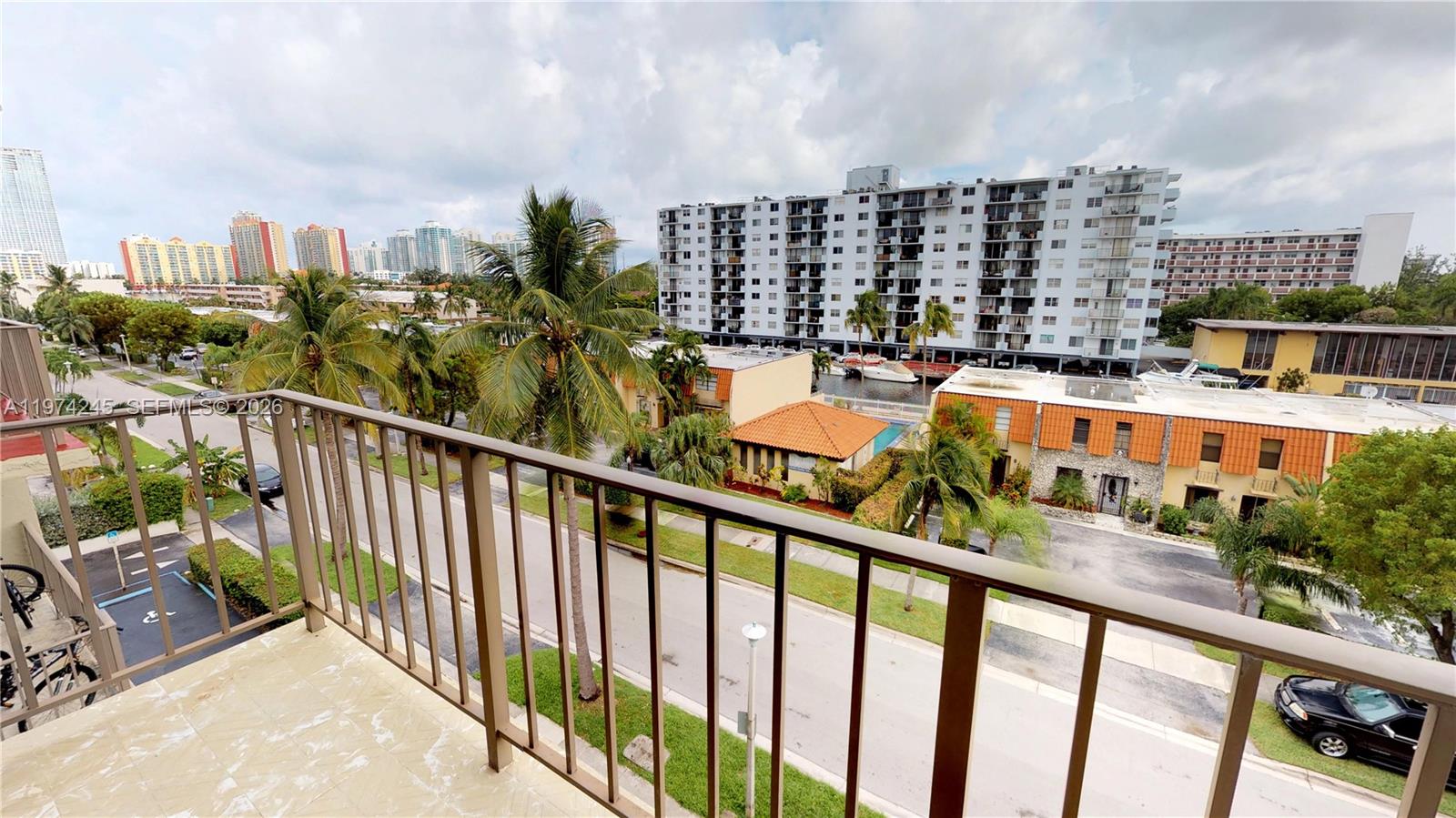 CARIBBEAN HOUSE CONDO - Residential