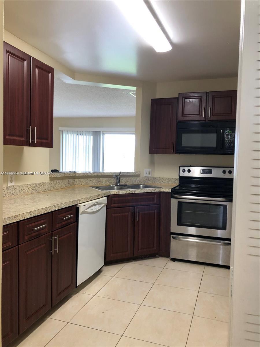 SUMMER LAKE - Residential