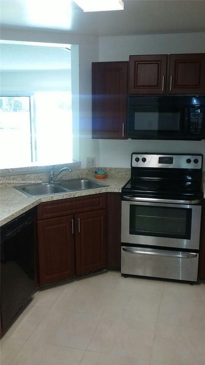 SUMMER LAKE - Residential