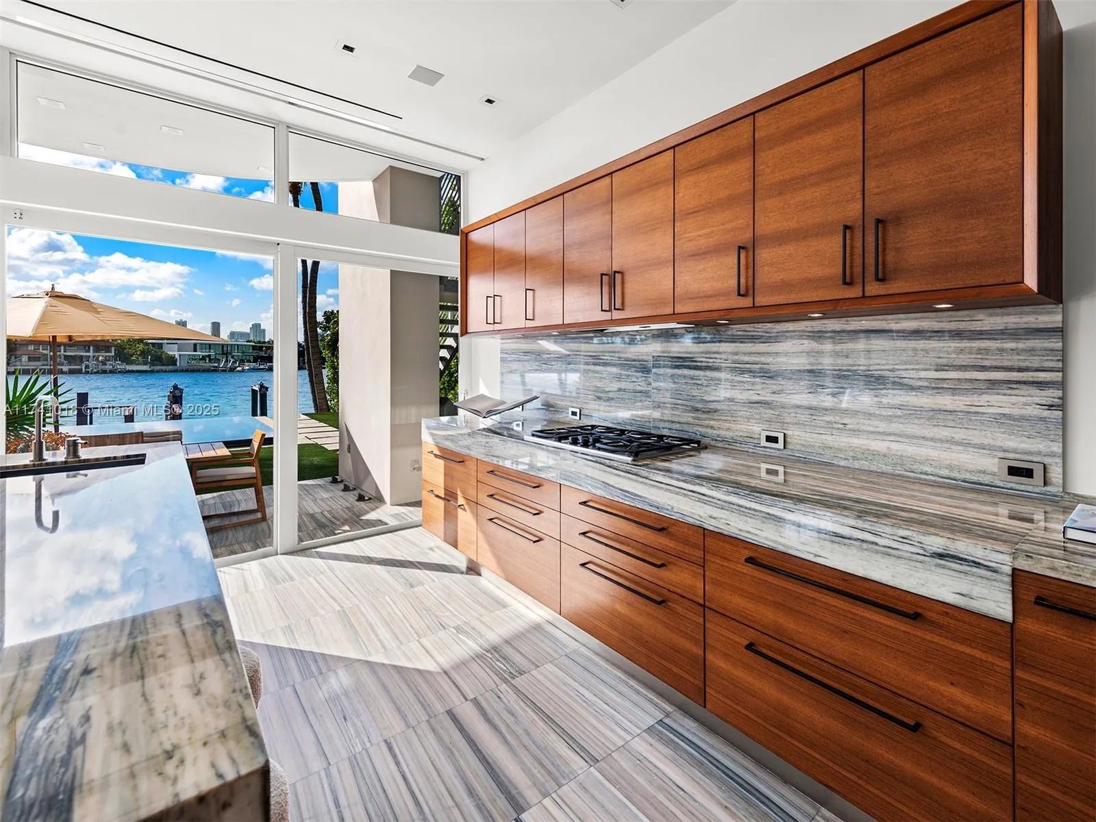 Miami Beach, Florida 33139, United States, 5 Bedrooms Bedrooms, ,6 BathroomsBathrooms,Residential,Active,6613