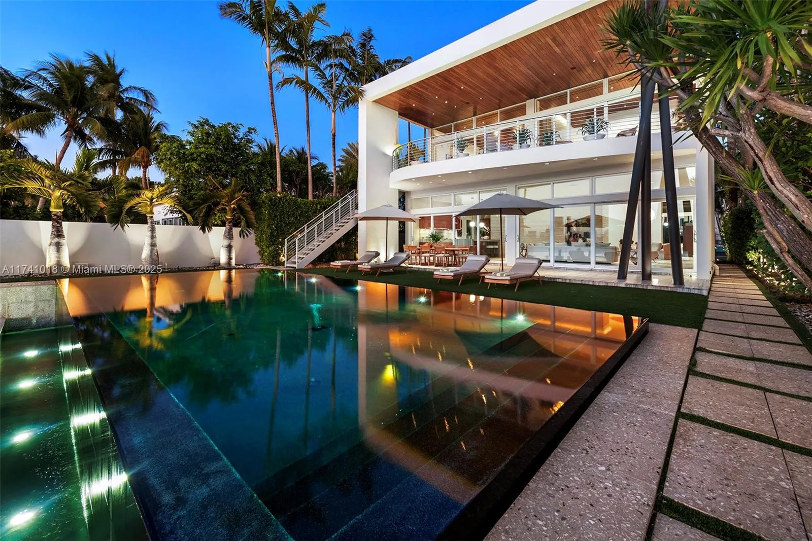 Miami Beach, Florida 33139, United States, 5 Bedrooms Bedrooms, ,6 BathroomsBathrooms,Residential,Active,6613