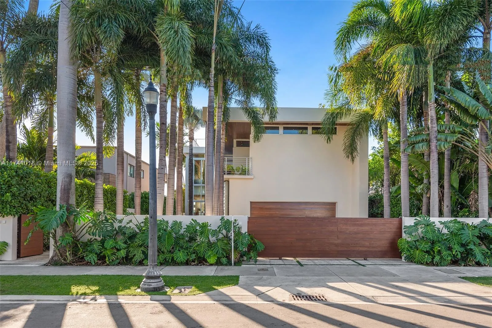 Miami Beach, Florida 33139, United States, 5 Bedrooms Bedrooms, ,6 BathroomsBathrooms,Residential,Active,6613