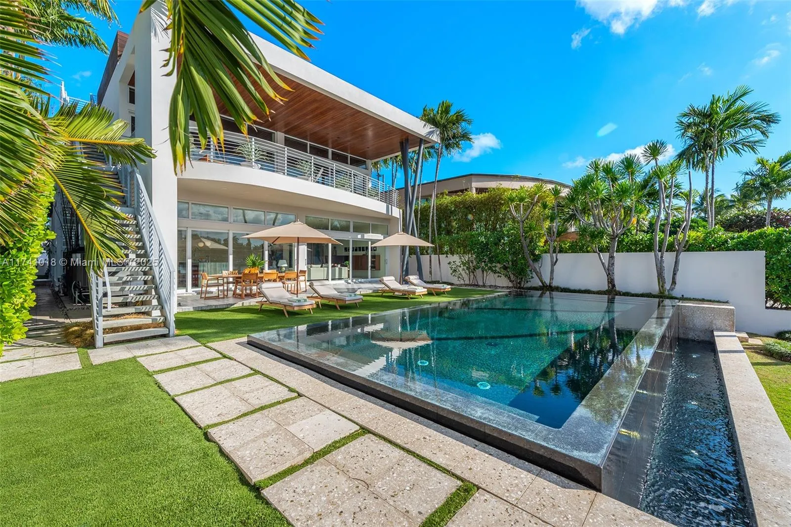 Miami Beach, Florida 33139, United States, 5 Bedrooms Bedrooms, ,6 BathroomsBathrooms,Residential,Active,6613