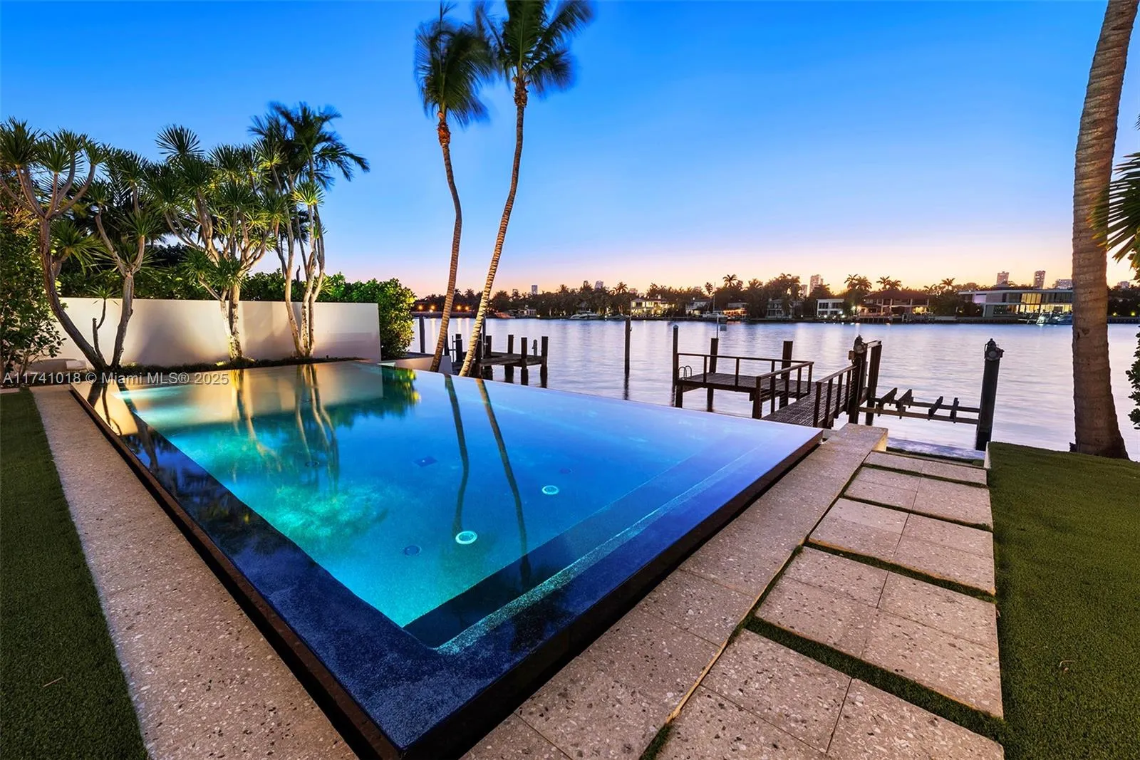 Miami Beach, Florida 33139, United States, 5 Bedrooms Bedrooms, ,6 BathroomsBathrooms,Residential,Active,6613