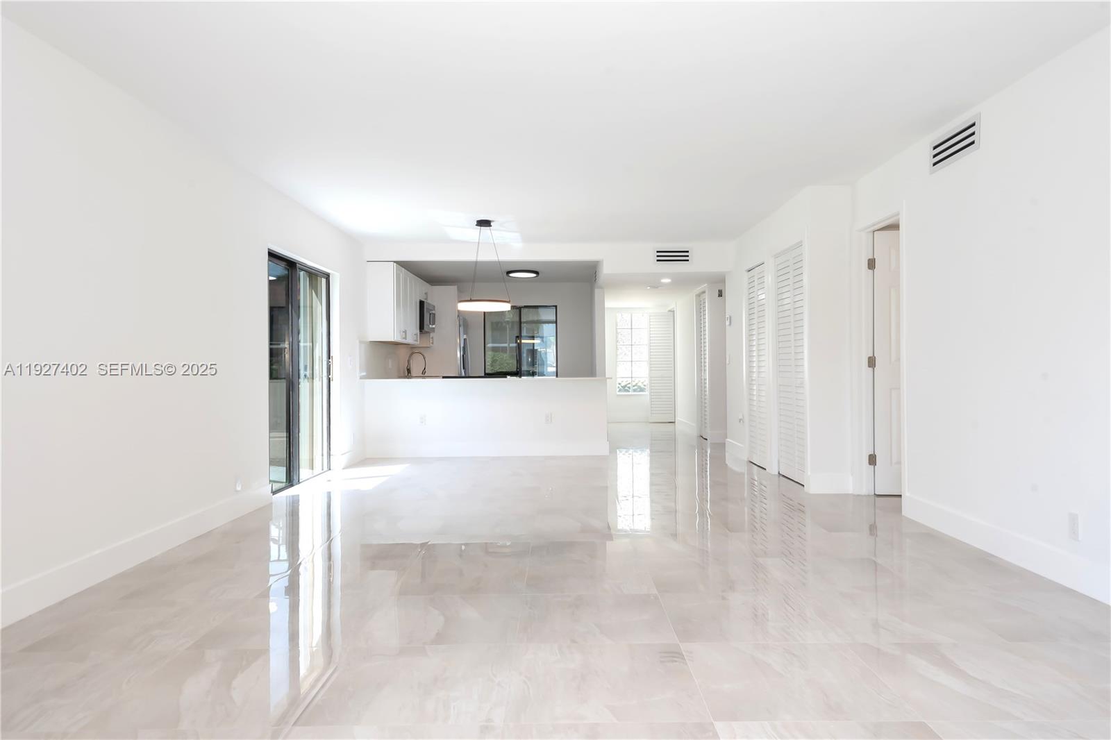 GARDENS AT BONAVENTURE 14 - Residential Lease