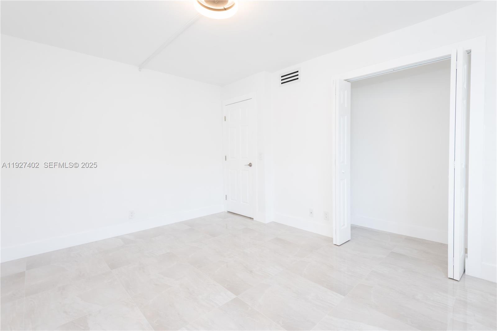 GARDENS AT BONAVENTURE 14 - Residential Lease