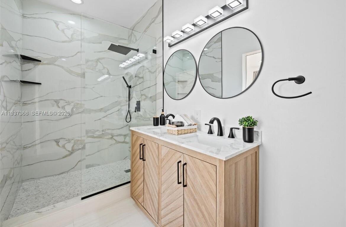 HOLLYWOOD LAWNS - Residential