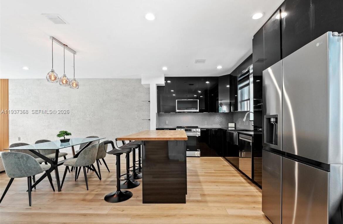 HOLLYWOOD LAWNS - Residential