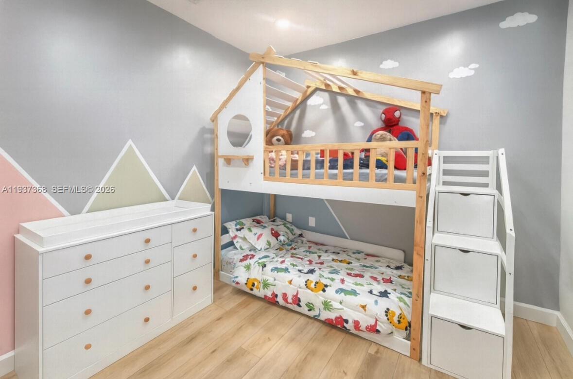 HOLLYWOOD LAWNS - Residential