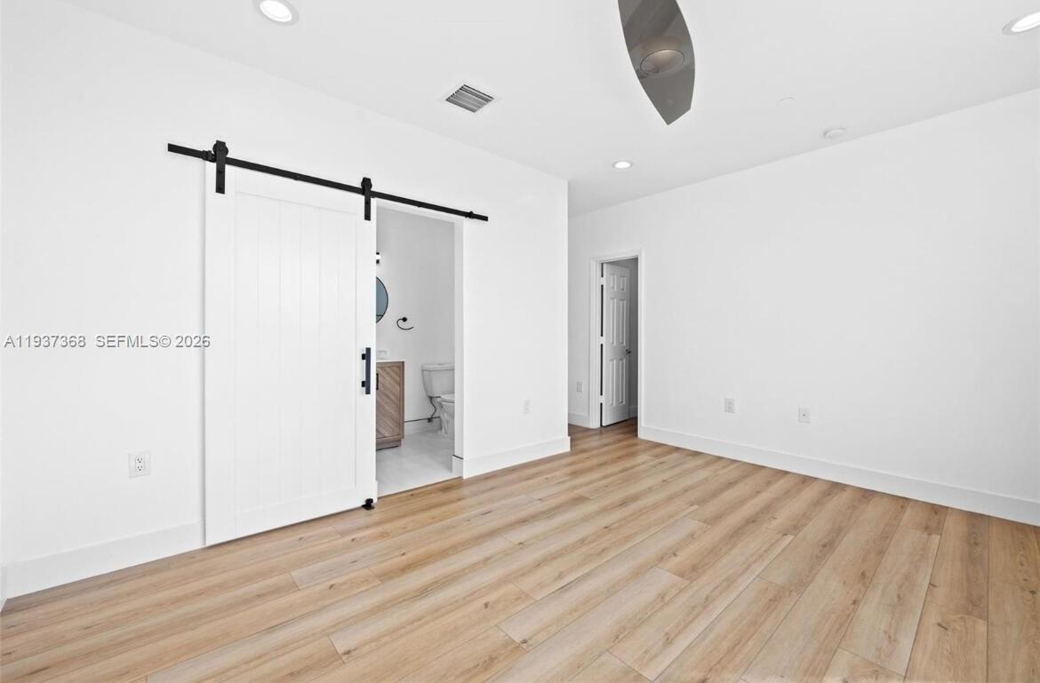 HOLLYWOOD LAWNS - Residential