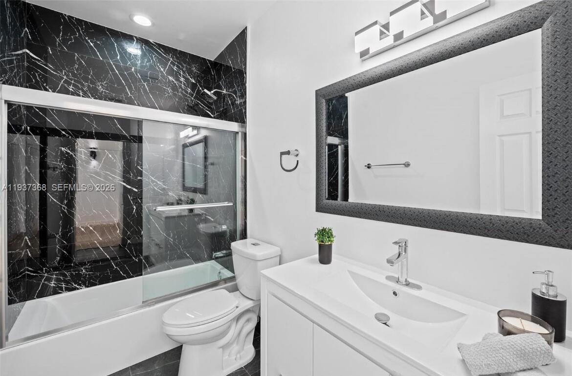 HOLLYWOOD LAWNS - Residential