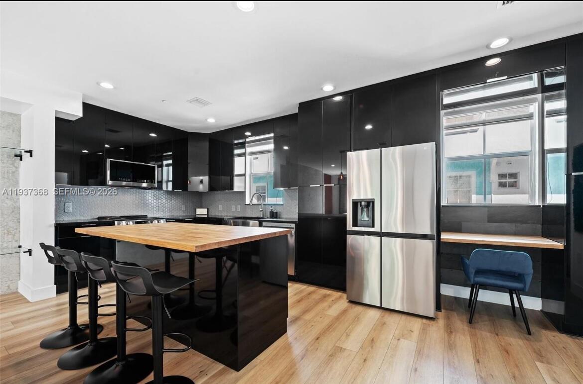 HOLLYWOOD LAWNS - Residential