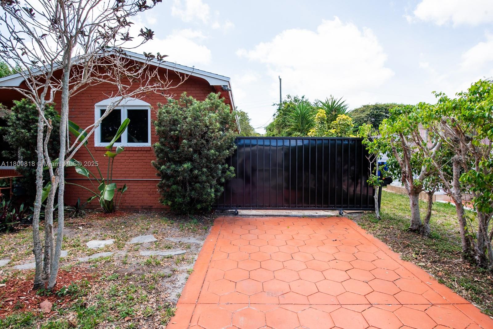 PANULETA GARDENS - Residential