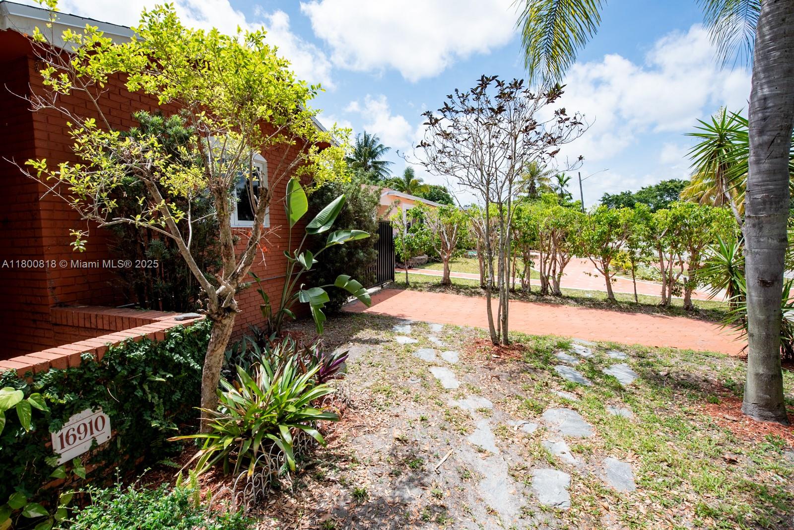 PANULETA GARDENS - Residential