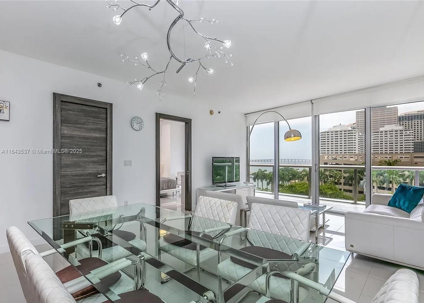495 brickell ave 703