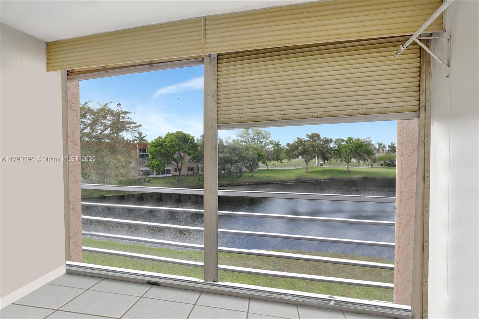 9281 Sunrise Lakes Blvd 306, Sunrise, Miami-Dade County, Florida - 1 Bedrooms  
1 Bathrooms - 