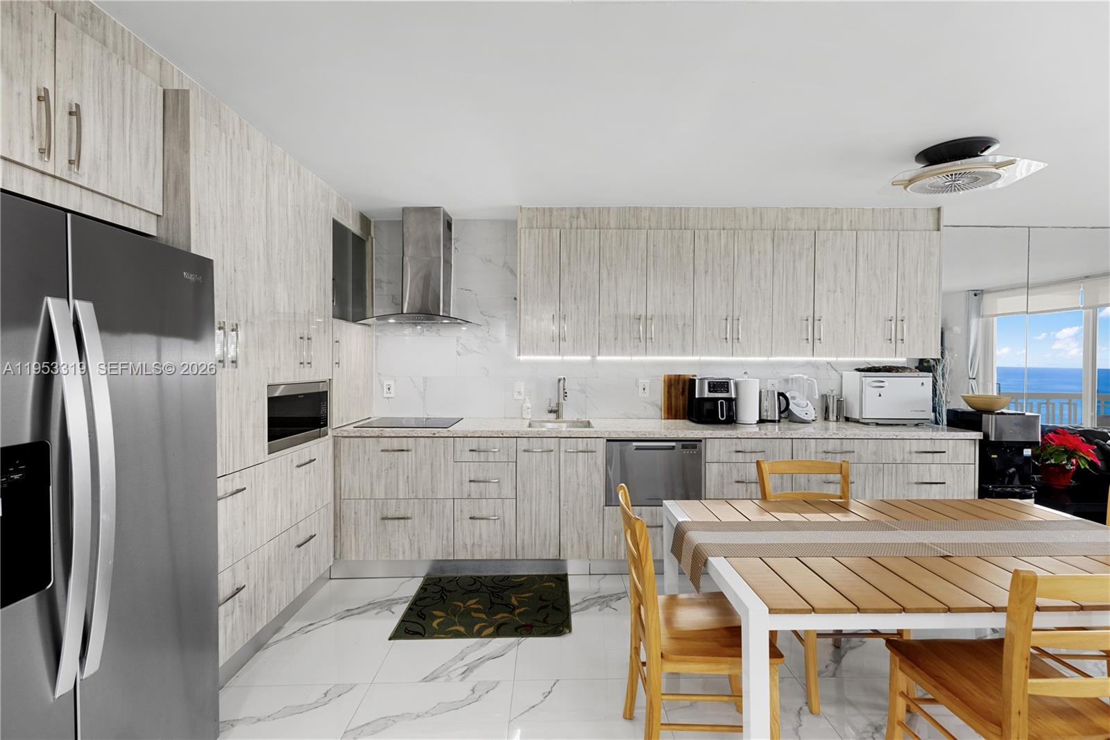 THE PRESIDENTIAL CONDO - Residential