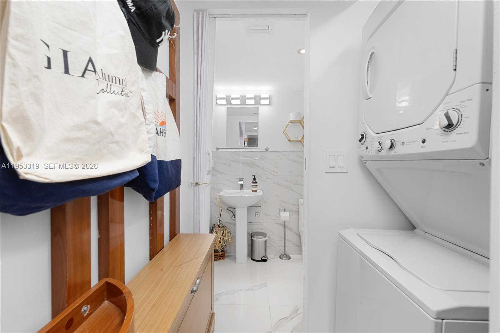 THE PRESIDENTIAL CONDO - Residential