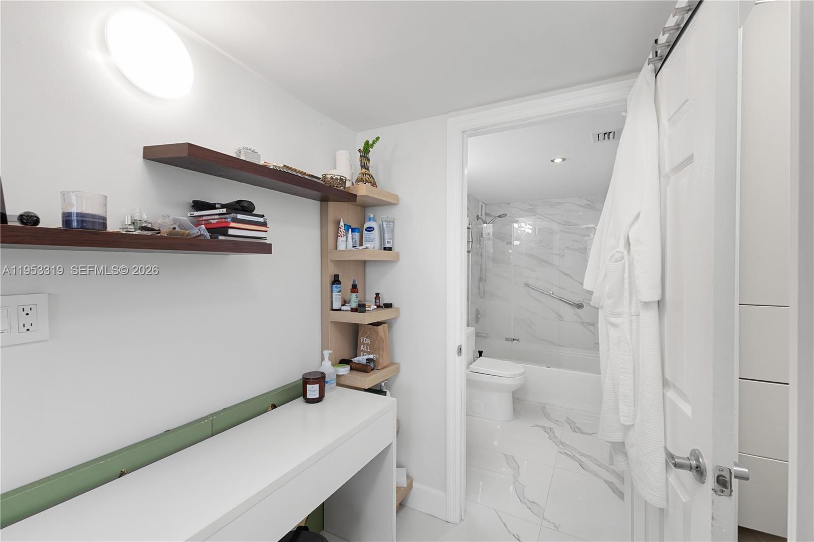 THE PRESIDENTIAL CONDO - Residential