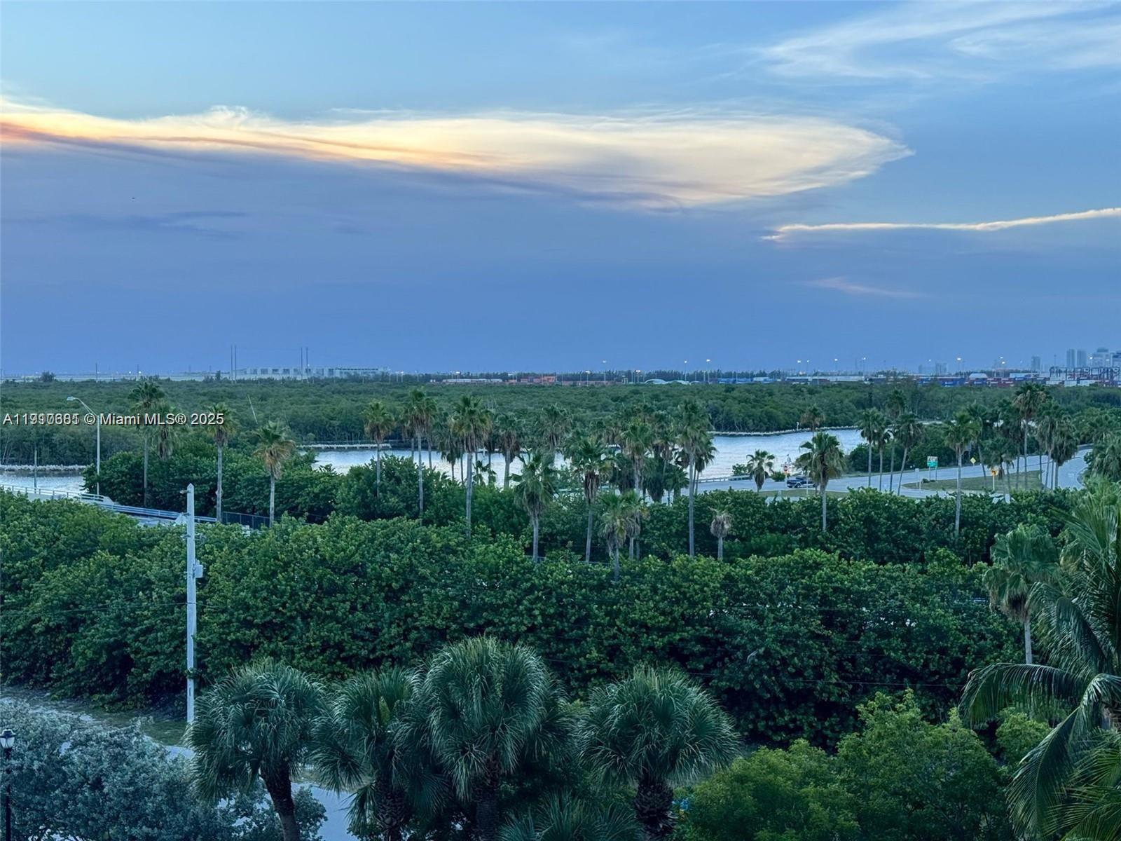 RENAISSANCE ON THE OCEAN - Residential