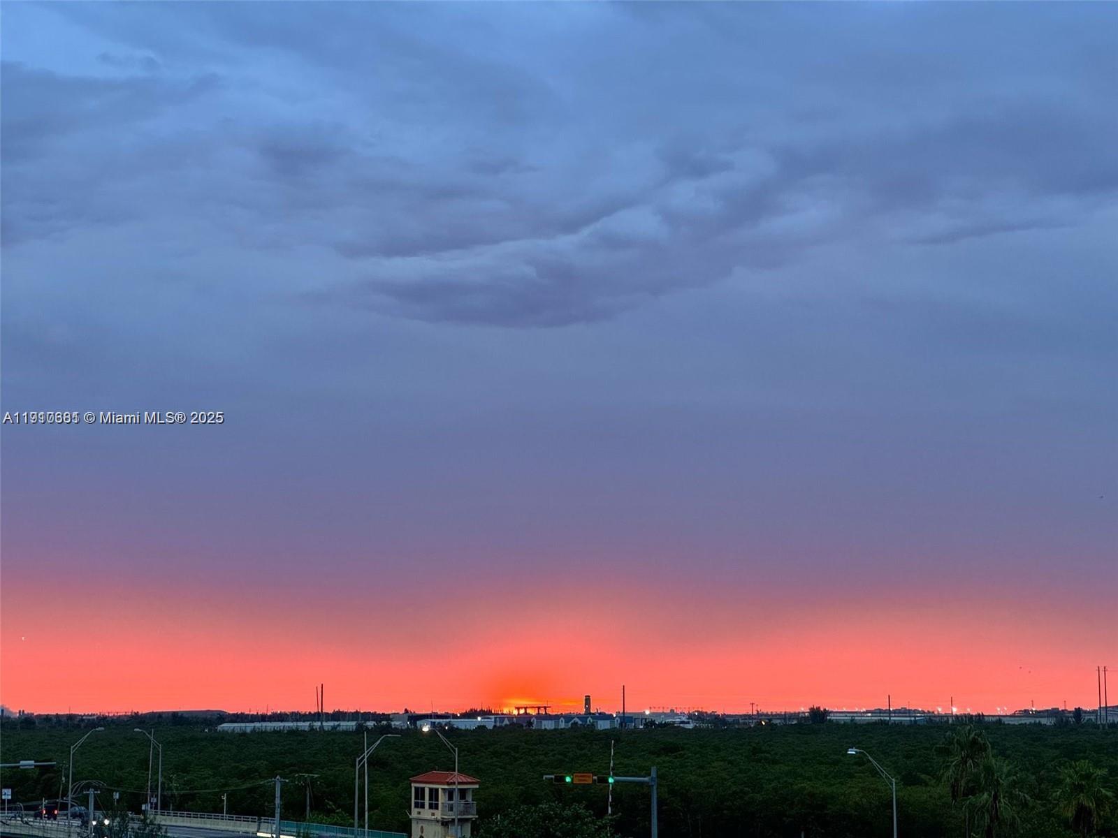 RENAISSANCE ON THE OCEAN - Residential