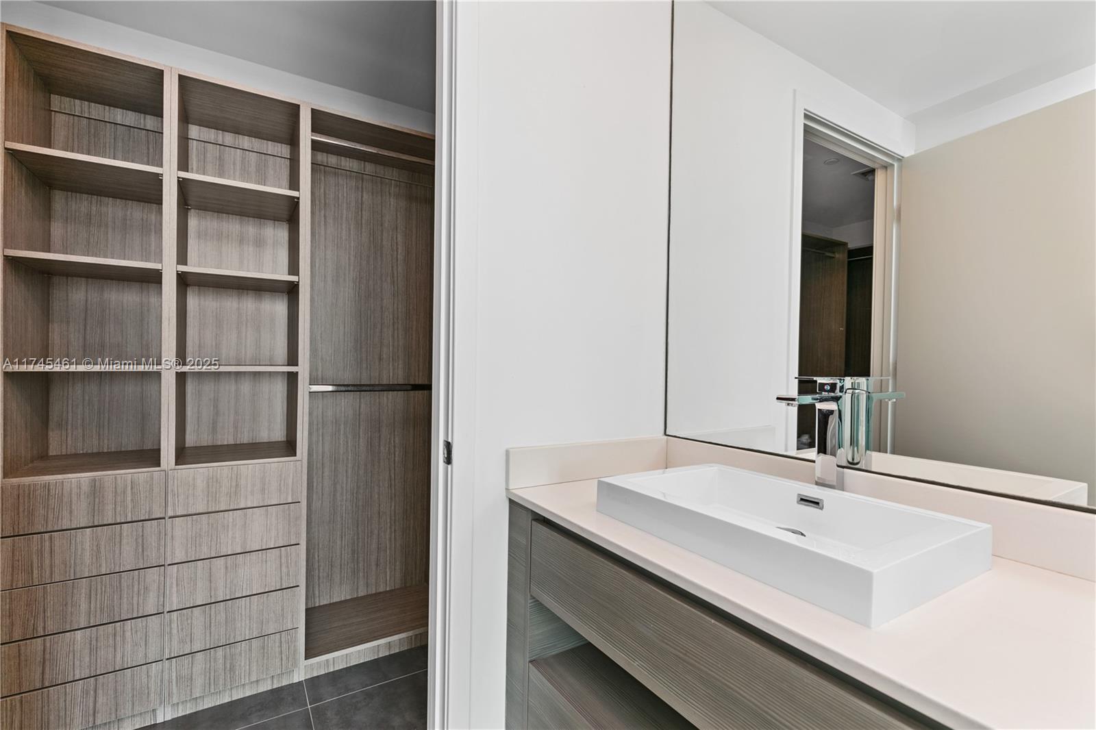 ICON BAY CONDO - Residential