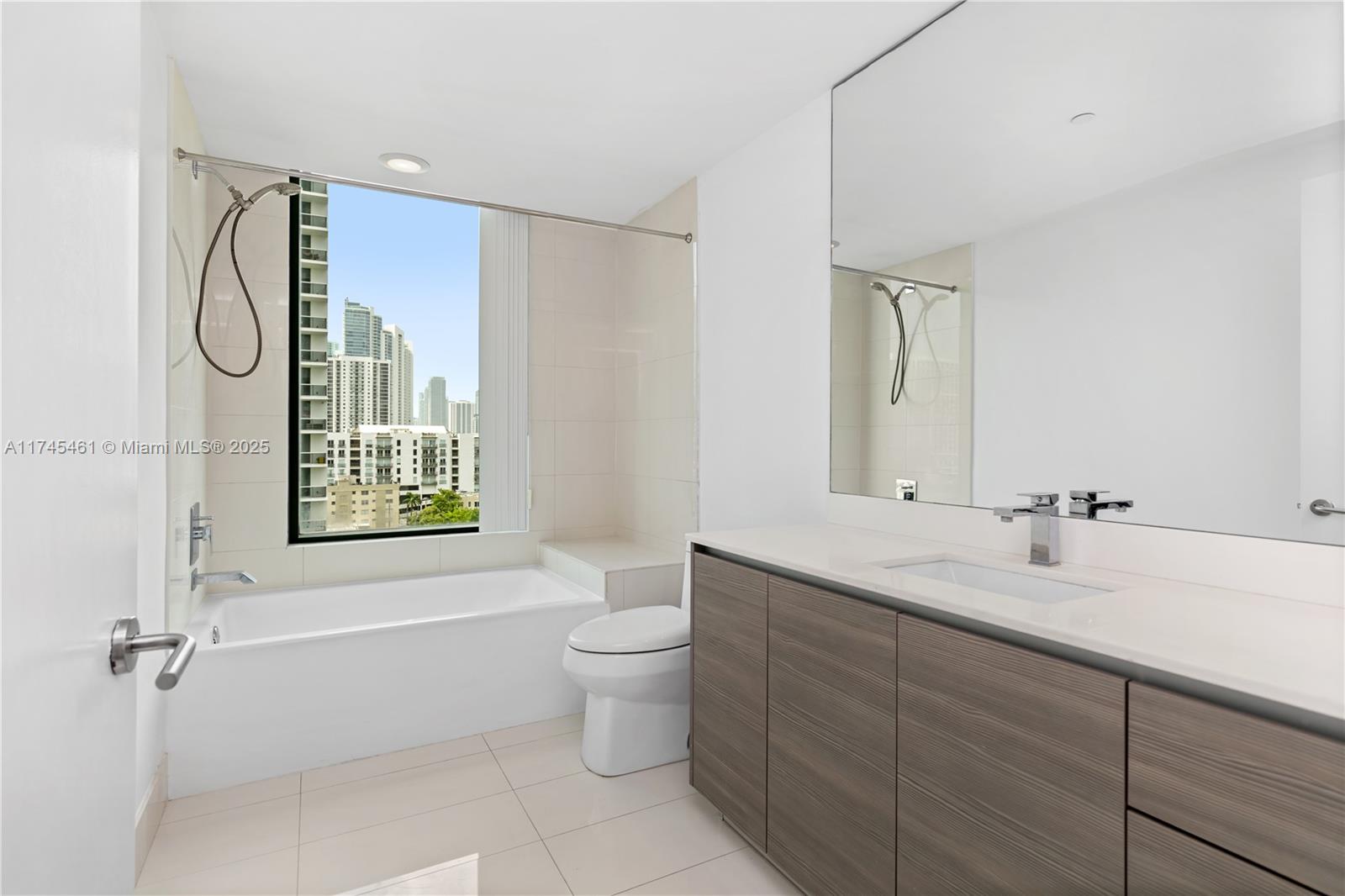 ICON BAY CONDO - Residential