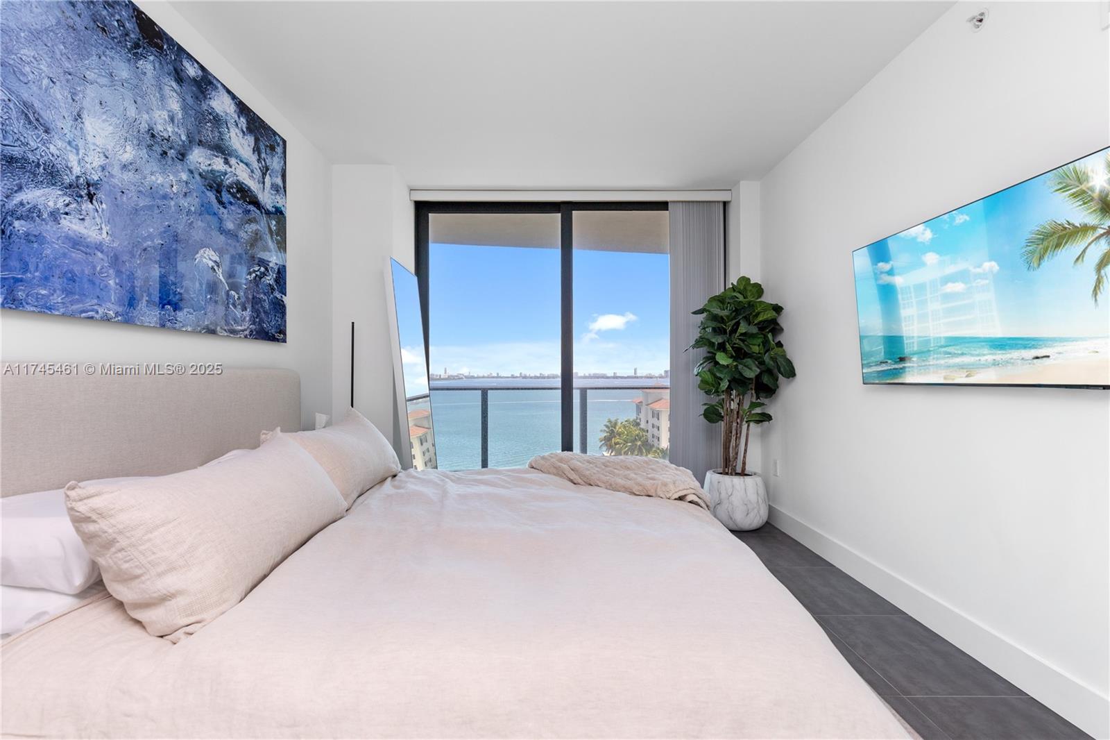 ICON BAY CONDO - Residential