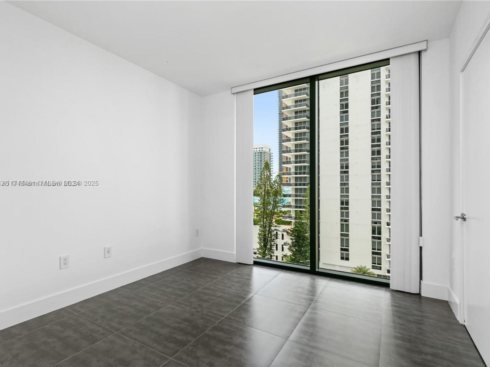 ICON BAY CONDO - Residential