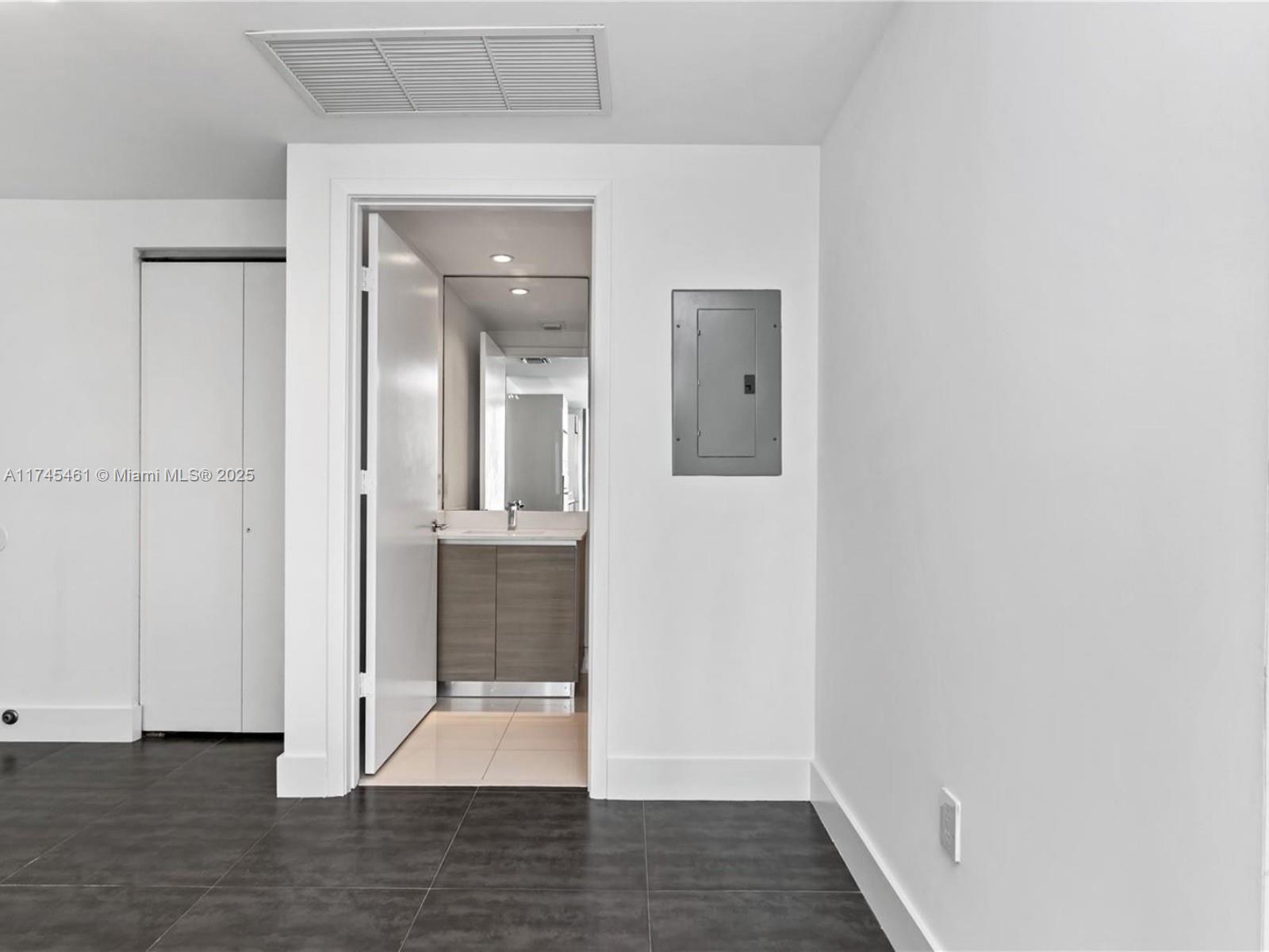 ICON BAY CONDO - Residential