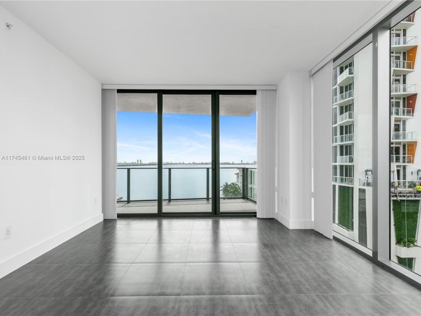 ICON BAY CONDO - Residential