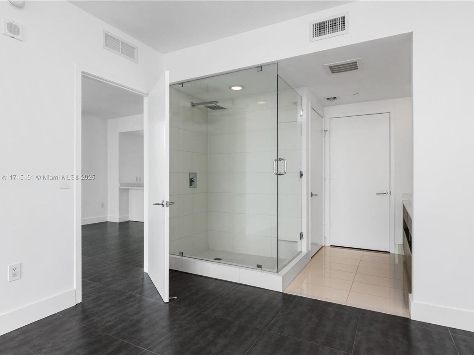 ICON BAY CONDO - Residential