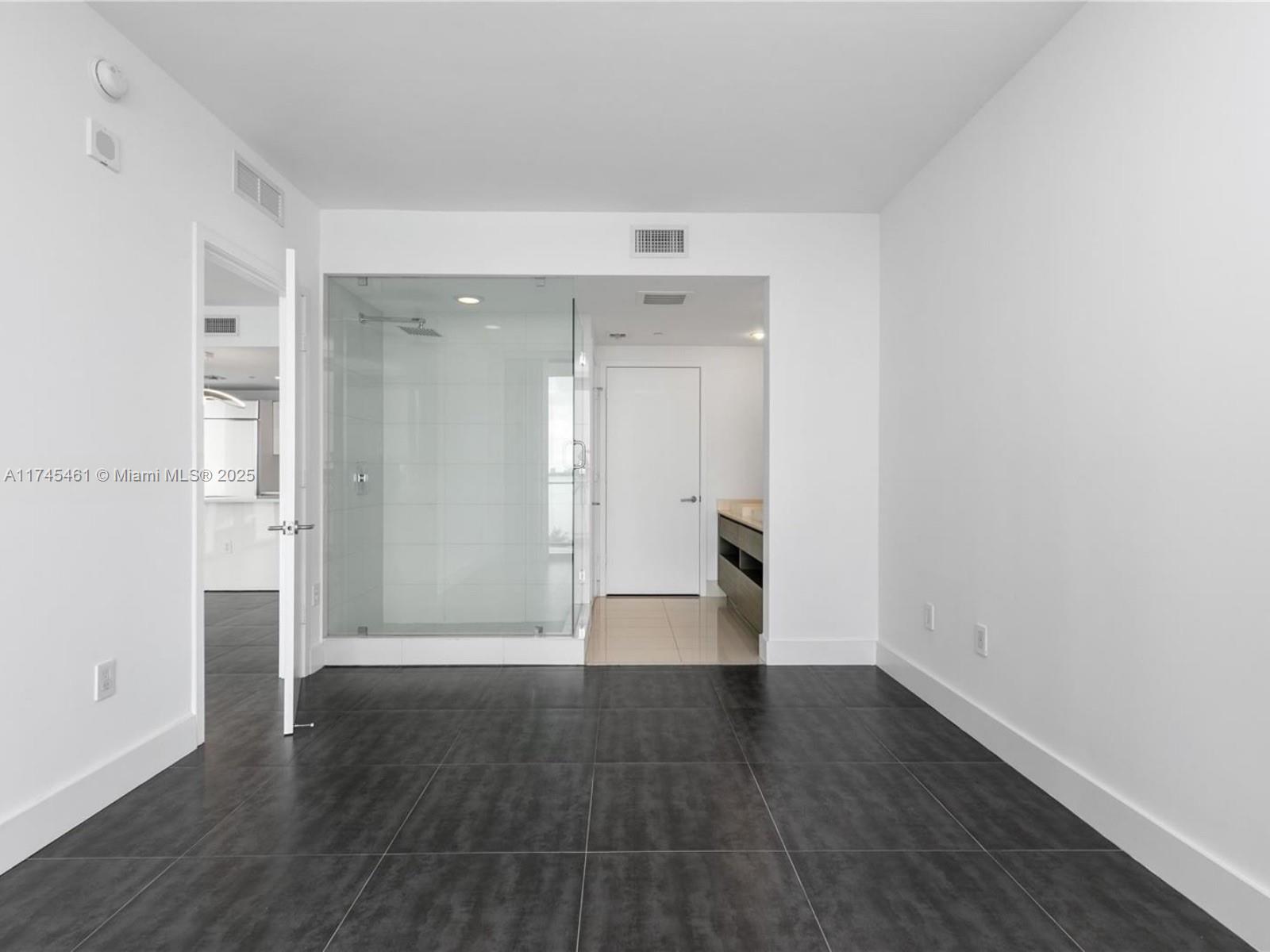 ICON BAY CONDO - Residential