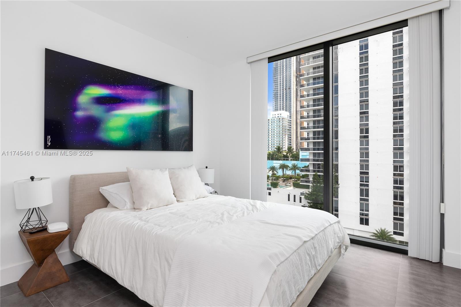 ICON BAY CONDO - Residential