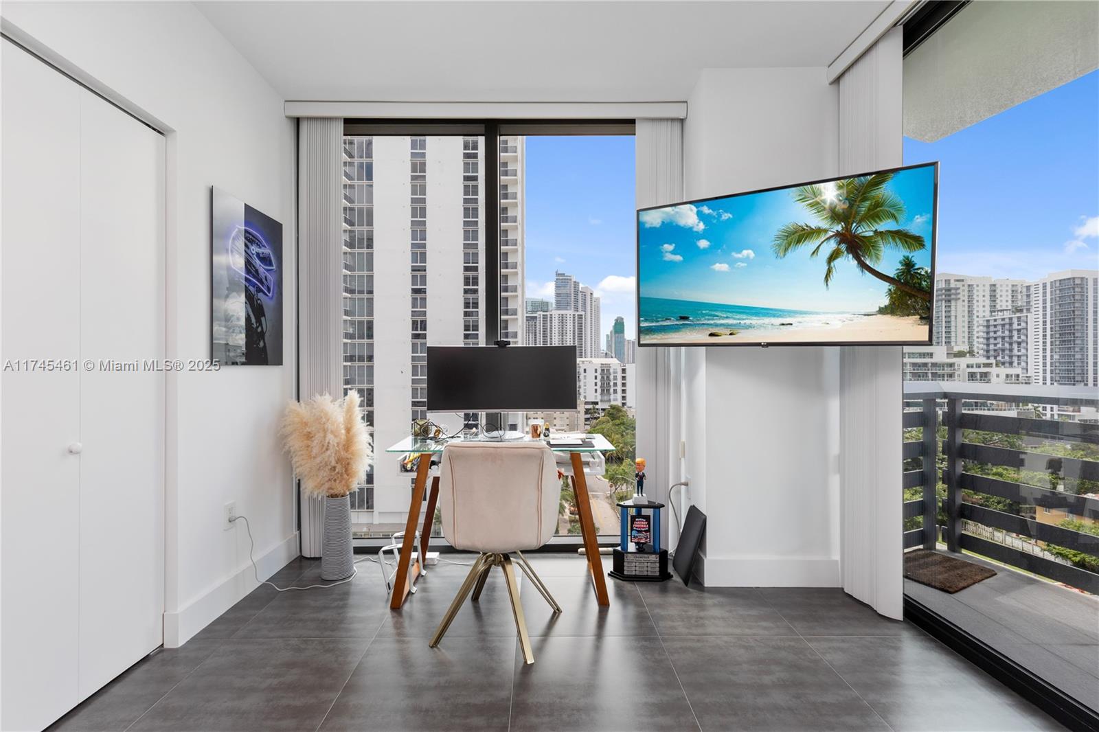 ICON BAY CONDO - Residential