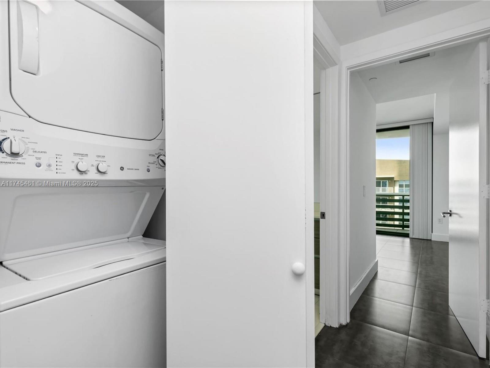 ICON BAY CONDO - Residential