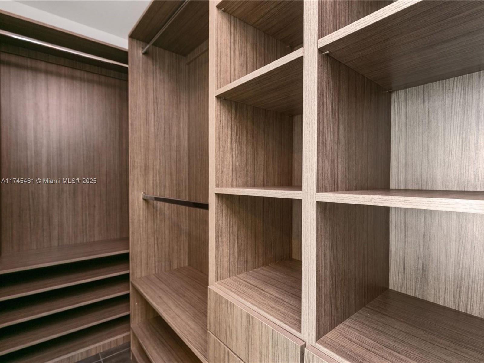 ICON BAY CONDO - Residential