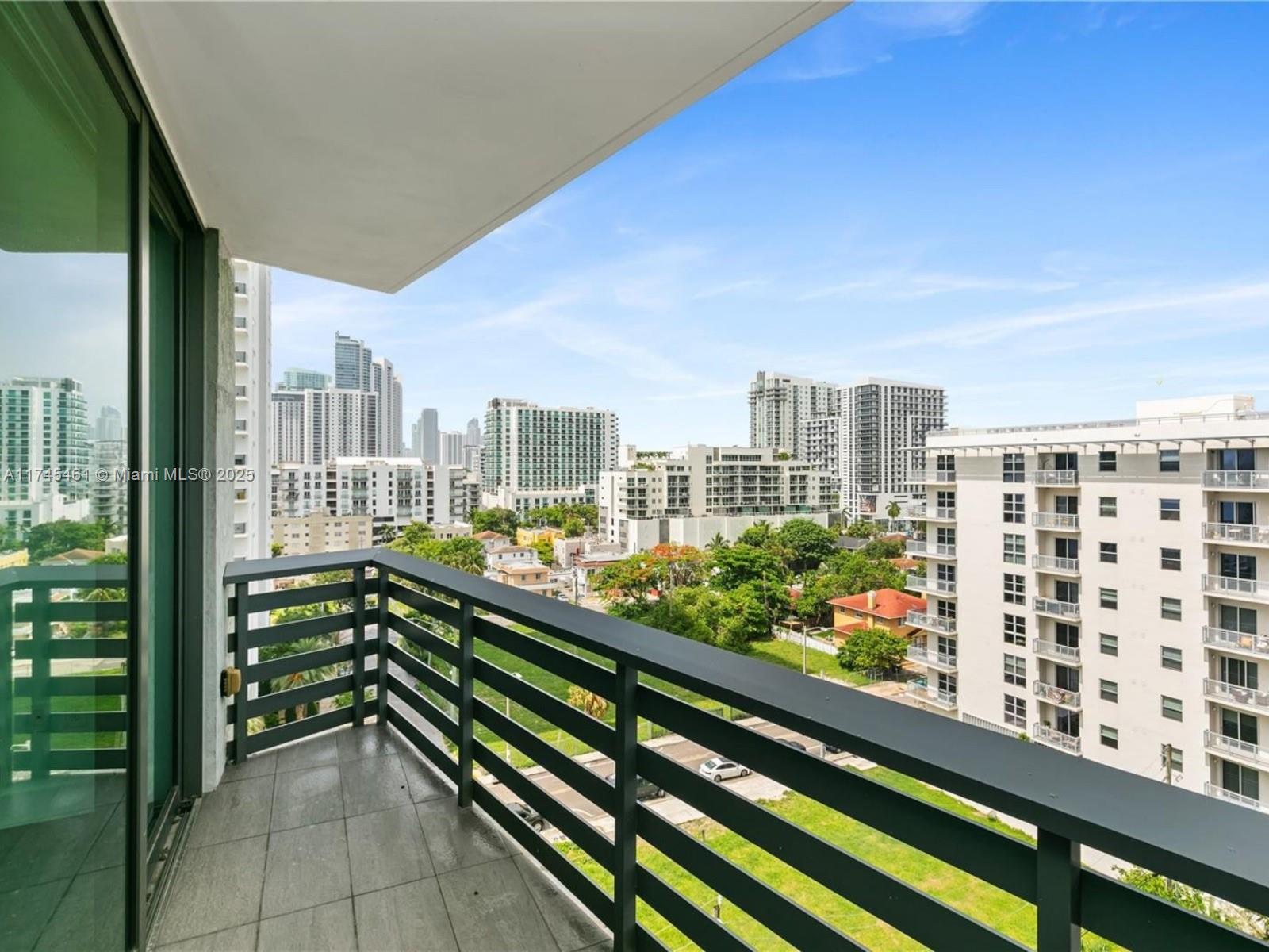 ICON BAY CONDO - Residential