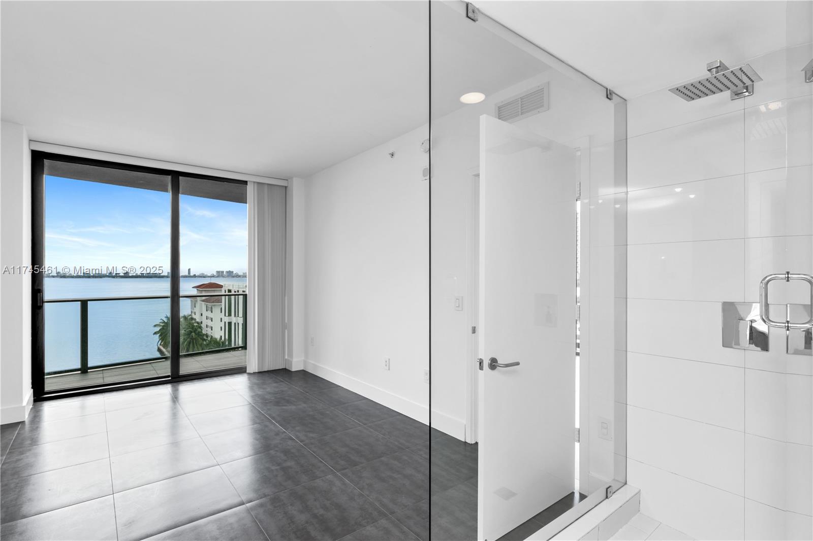 ICON BAY CONDO - Residential