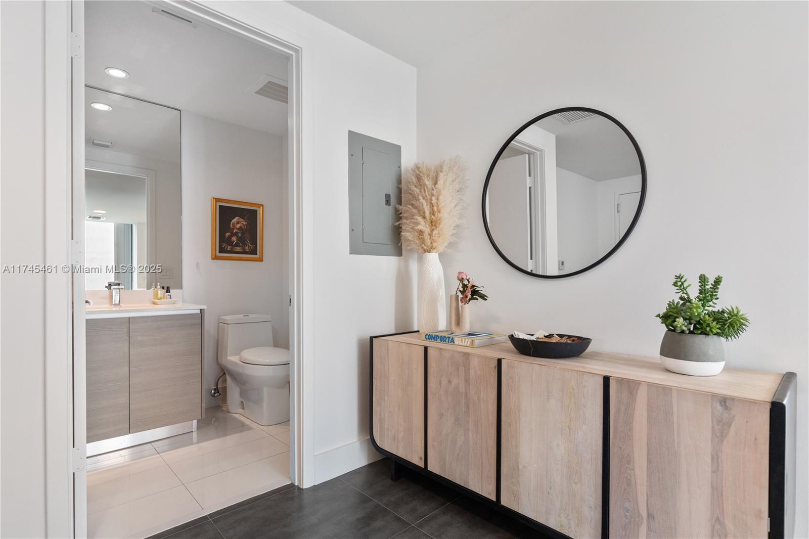 ICON BAY CONDO - Residential